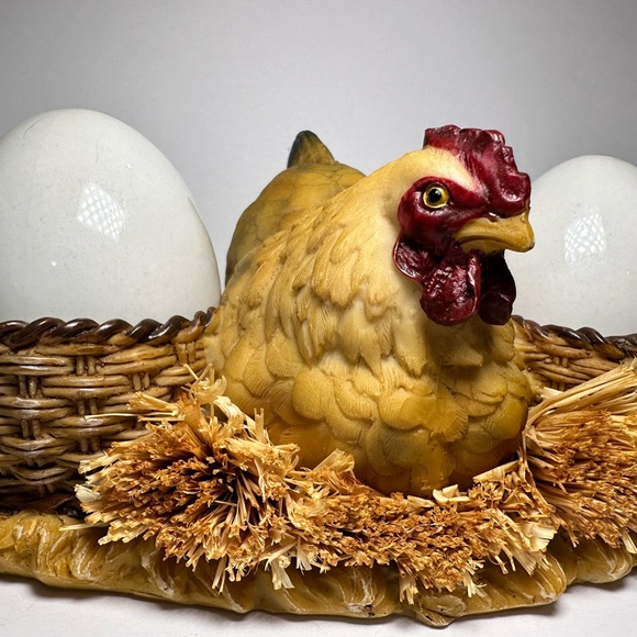 Nesting Hen Stand with Egg Shaped Salt & Pepper Shakers - Picture 4 of 8